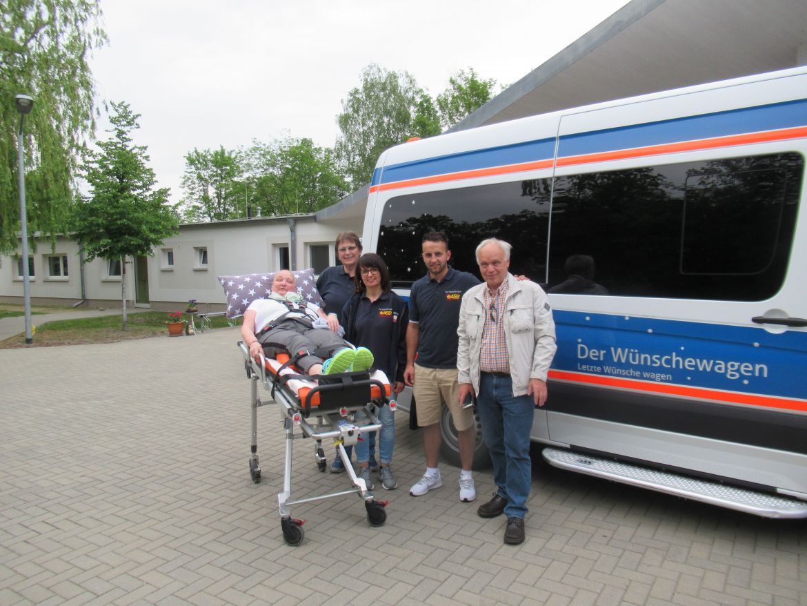 Wünschewagen-Brandenburg-Lehrerkollegium-Letzte-Wünsche-wagen-2.jpg