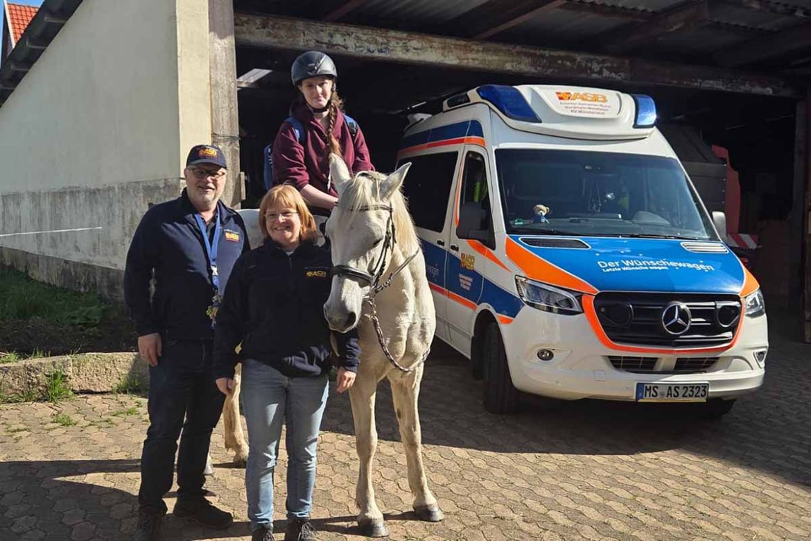 Gruppenfoto auf Pferd.jpg