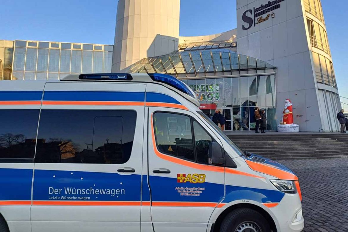 Wünschewagen vor dem Schokoladenmuseum.jpg