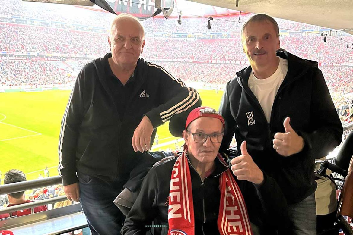 Fahrgast mit Begleitungen.jpg