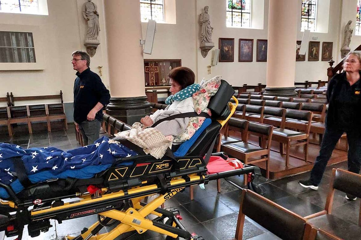 Fahrgast in der Kirche.jpg