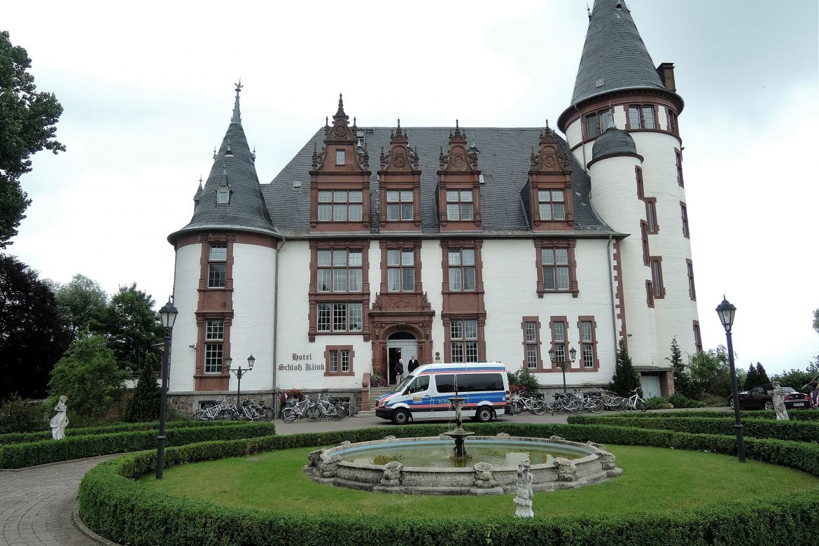 20160812_BRB_Wünschewagenfahrt_Müritz_Hotel_Schloss Klinik_2.JPG