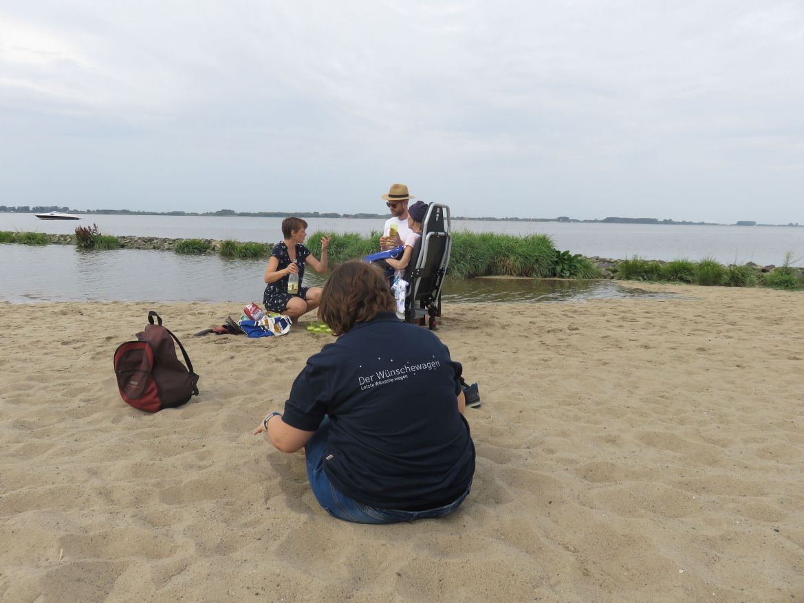 Wünschewagen-Schleswig-Holstein-Elbstrand-Letzte-Wünsche-wagen-2.jpg