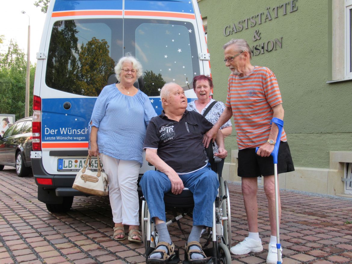 Wünschewagen-Ludwigsburg-Baden-Württemberg-Letzte-Wünsche-wagen-Dresden-4.jpg