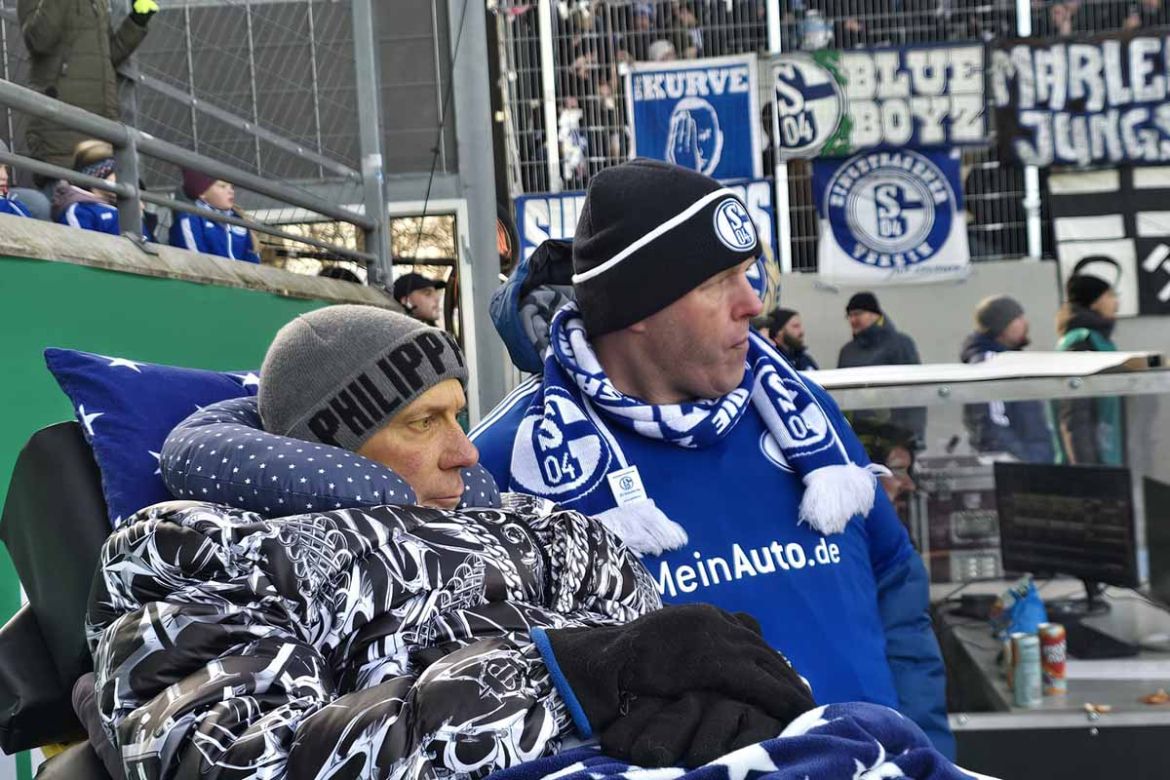 Fahrgast mit Begleitung.jpg