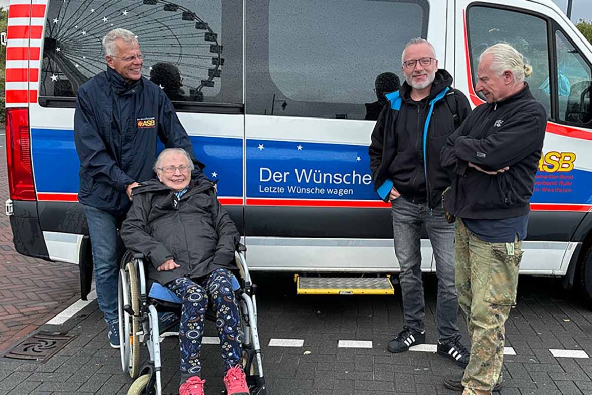 Vor dem Wünschewagen.jpg