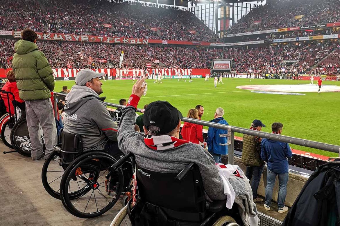 Den Spielern zujubeln.jpg