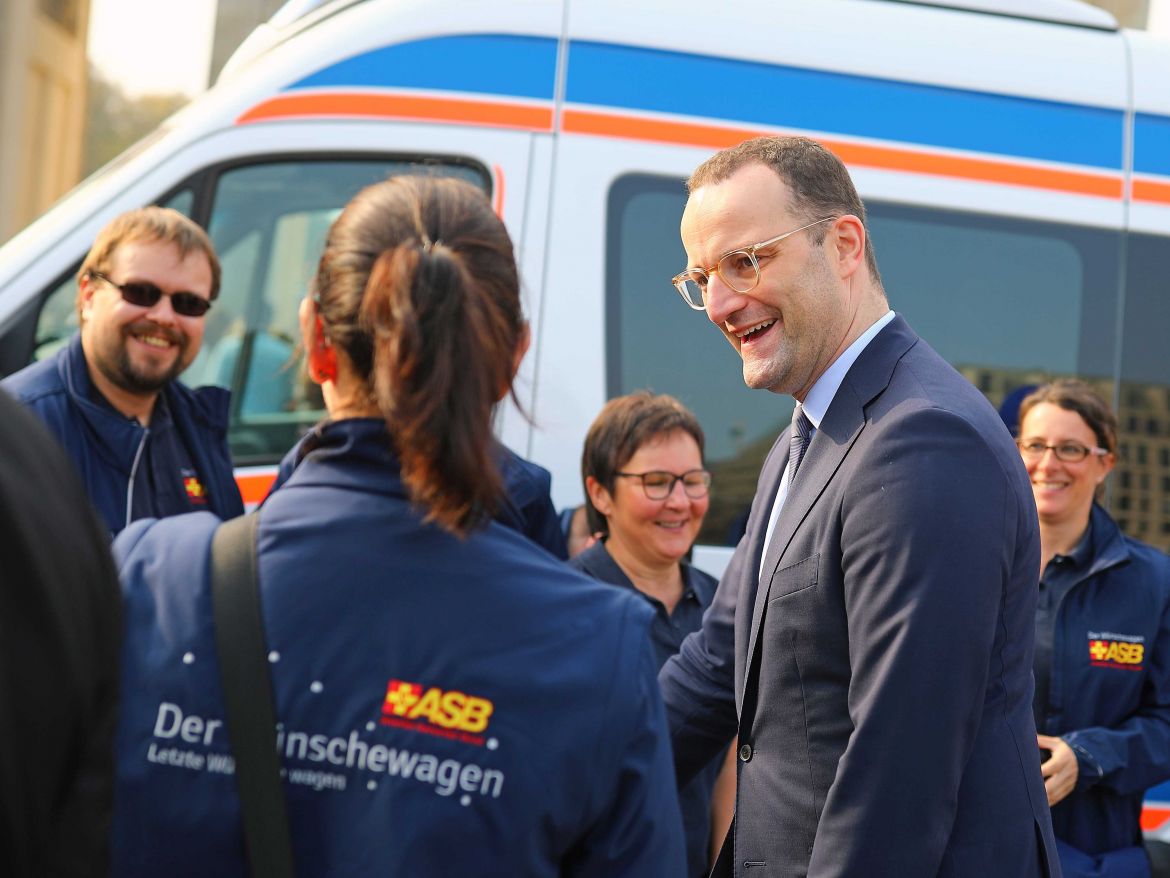 Wünschewagen-ASB-Letzte-Wünsche-wagen-Jens-Spahn-ulrich-Bauch-Sternfahrt-Brandenburger-Tor (3).jpg