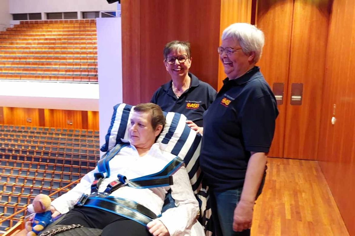 Fahrgast auf Liege.jpg