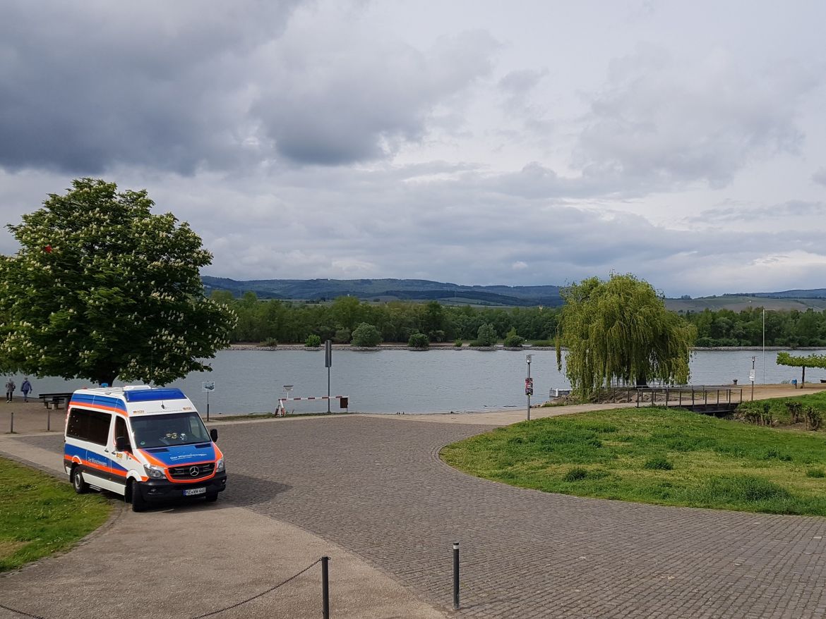 Wünschewagen-Rheinland-Pfalz-Mit-dem-Hund-an-den-Rhein-Letzte-Wünsche-wagen-2.jpg