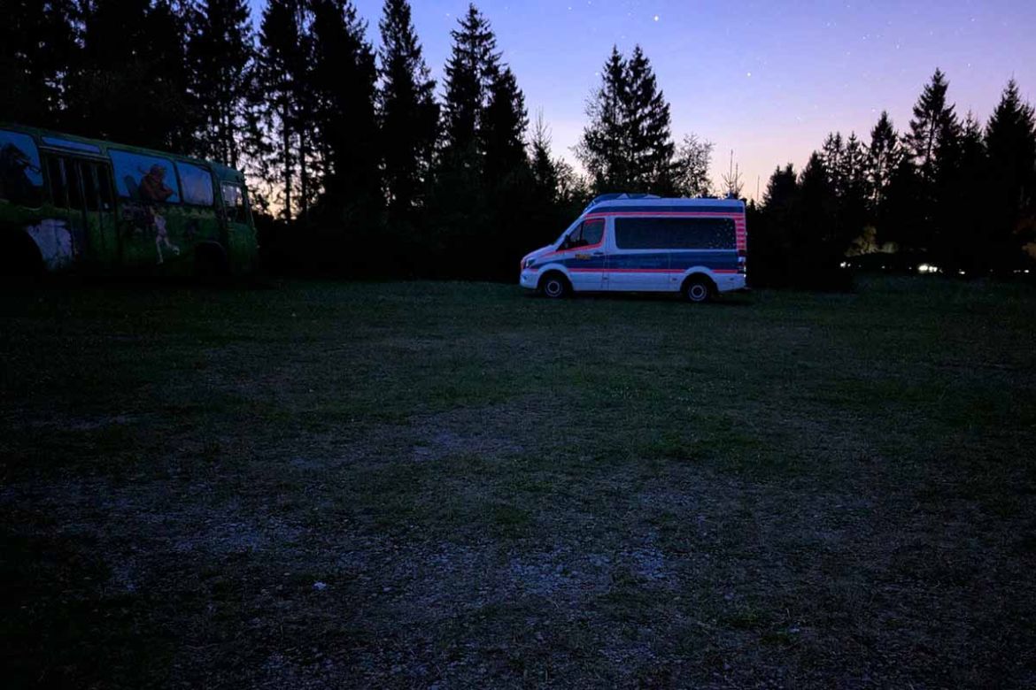 Wünschewagen auf Feld.jpg