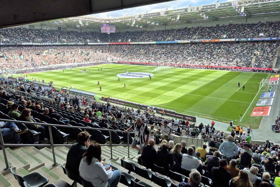 Fußballfeld.jpg
