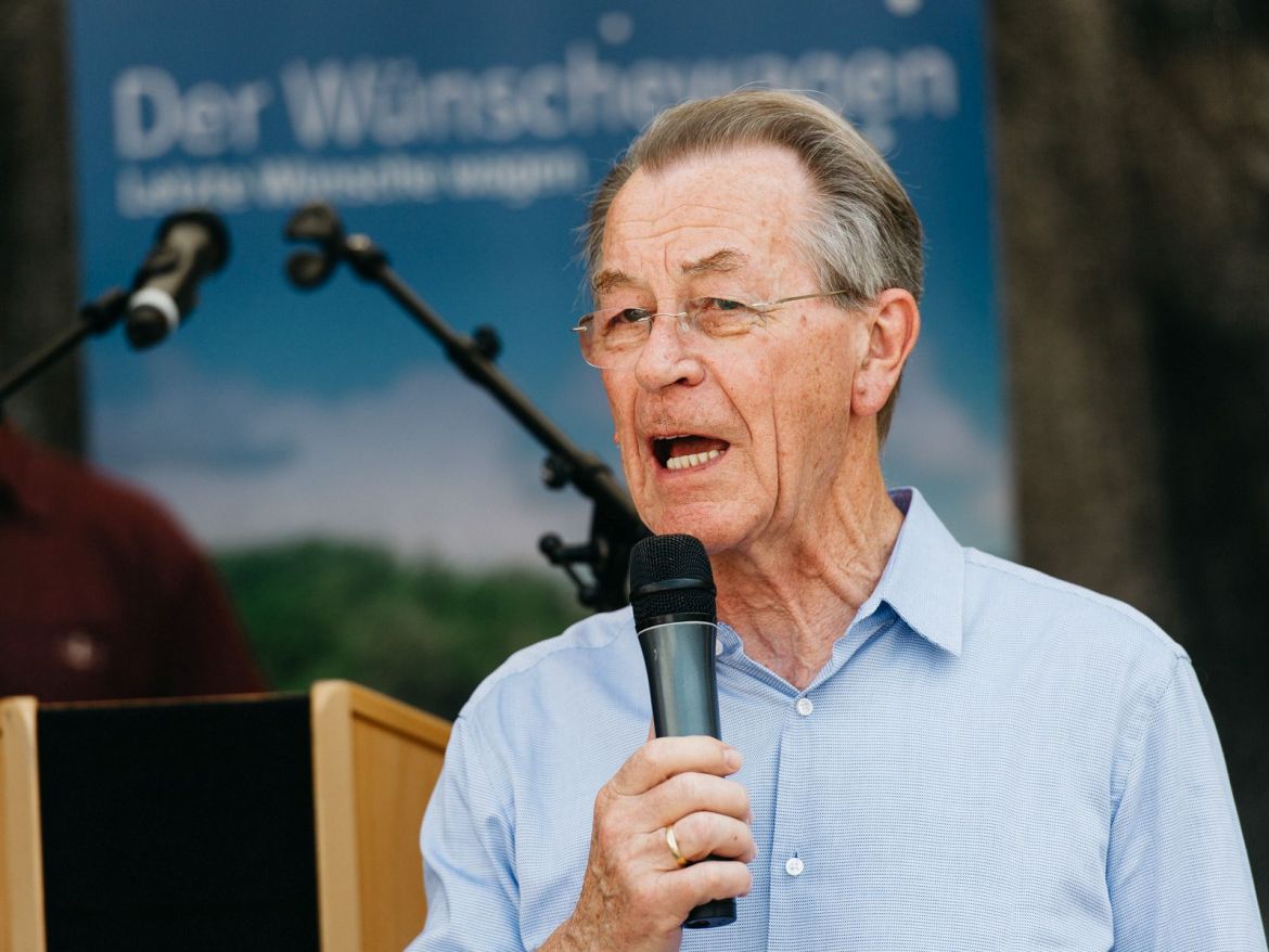 Wünschewagen-Sachsen-Anhalt-Magdeburg-Start-Alter-Markt-Franz-Müntefering (9).jpg