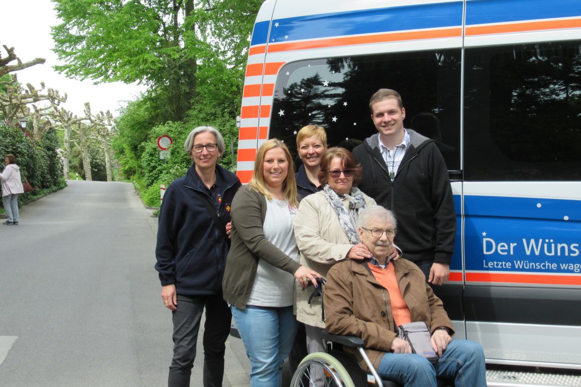 Wünschewagen-Ludwigsburg-Letzte-Wüncshe-wagen-Blumeninsel-Mainau2.jpg