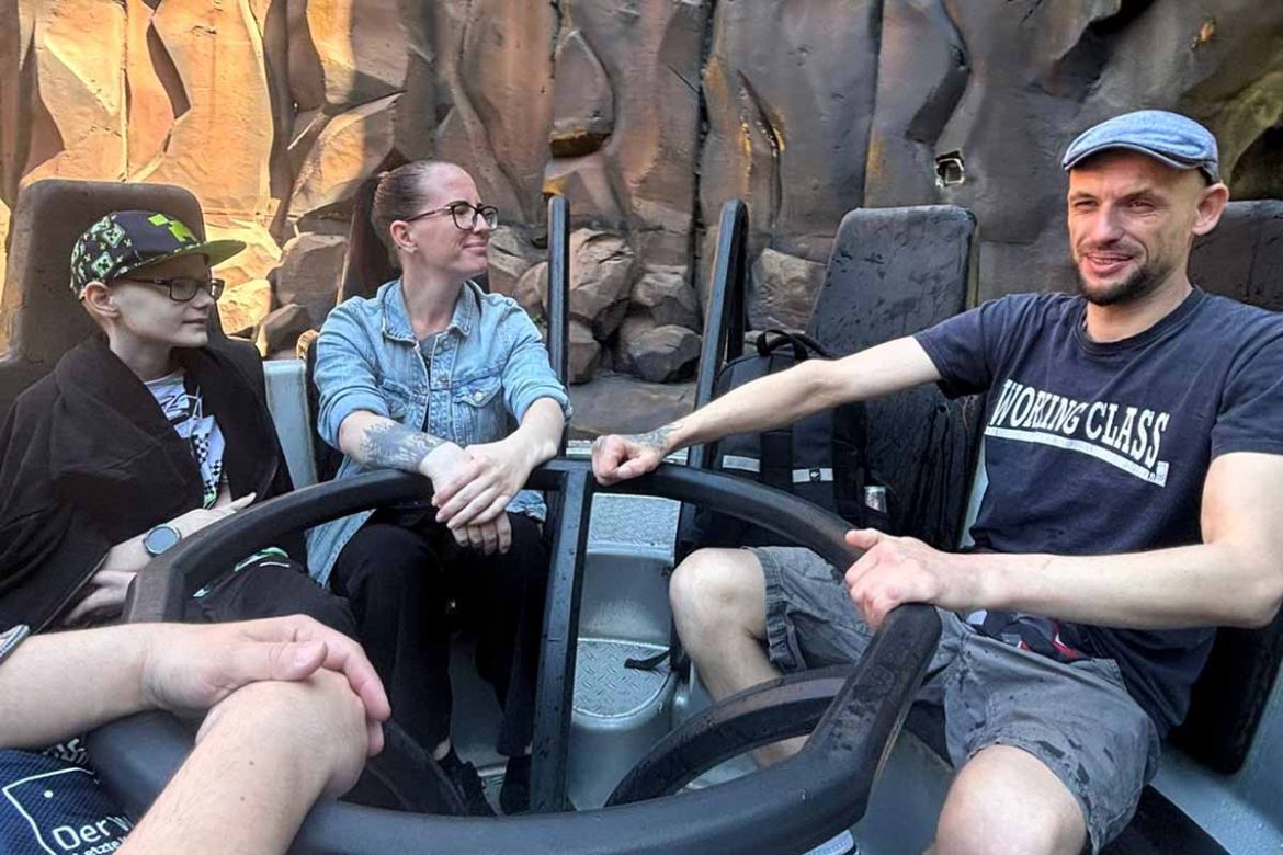 Gruppe in der Wasserbahn.jpg