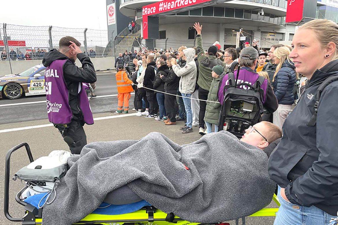 Fahrgast an der Strecke.jpg