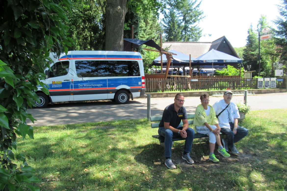 Wünschewagen-Brandenburg-Einmal-noch-auf-den-Reiterhof-Letzte-Wünsche-wagen.jpg