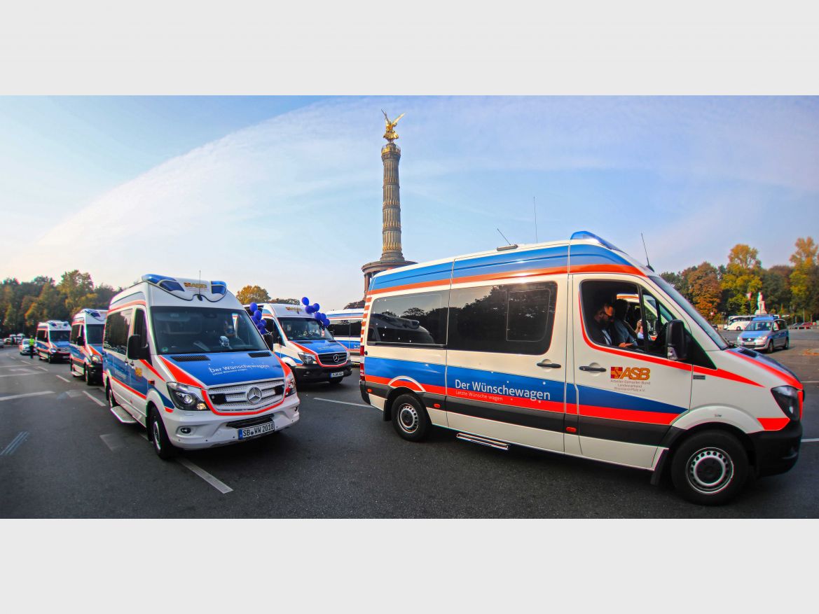 Wünschewagen-ASB-Letzte-Wünsche-wagen-Jens-Spahn-ulrich-Bauch-Sternfahrt-Brandenburger-Tor (19).jpg