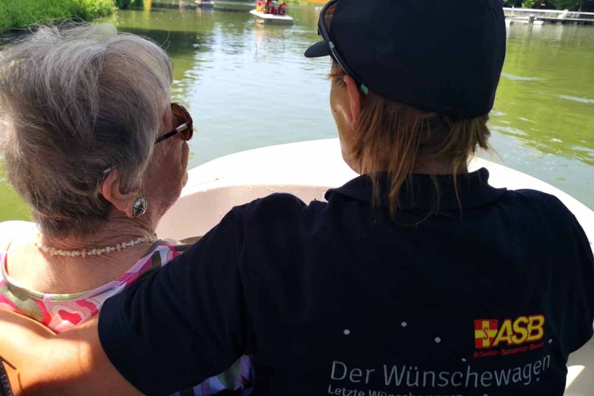 Fahrgast mit Wunscherfüllerin.jpg