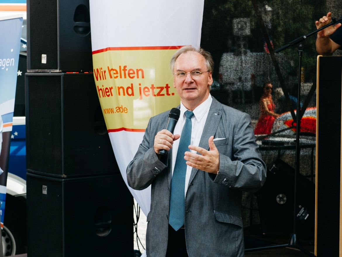 Wünschewagen-Sachsen-Anhalt-Magdeburg-Start-Alter-Markt-Franz-Müntefering (7).jpg