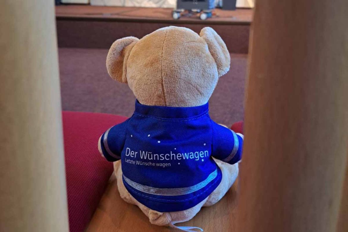 Teddy in Kirche.jpg