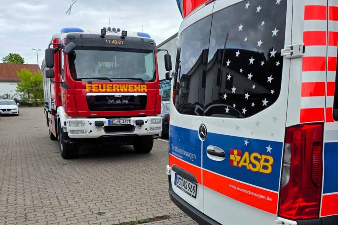 Wünschewagen und Feuerwehr.jpg