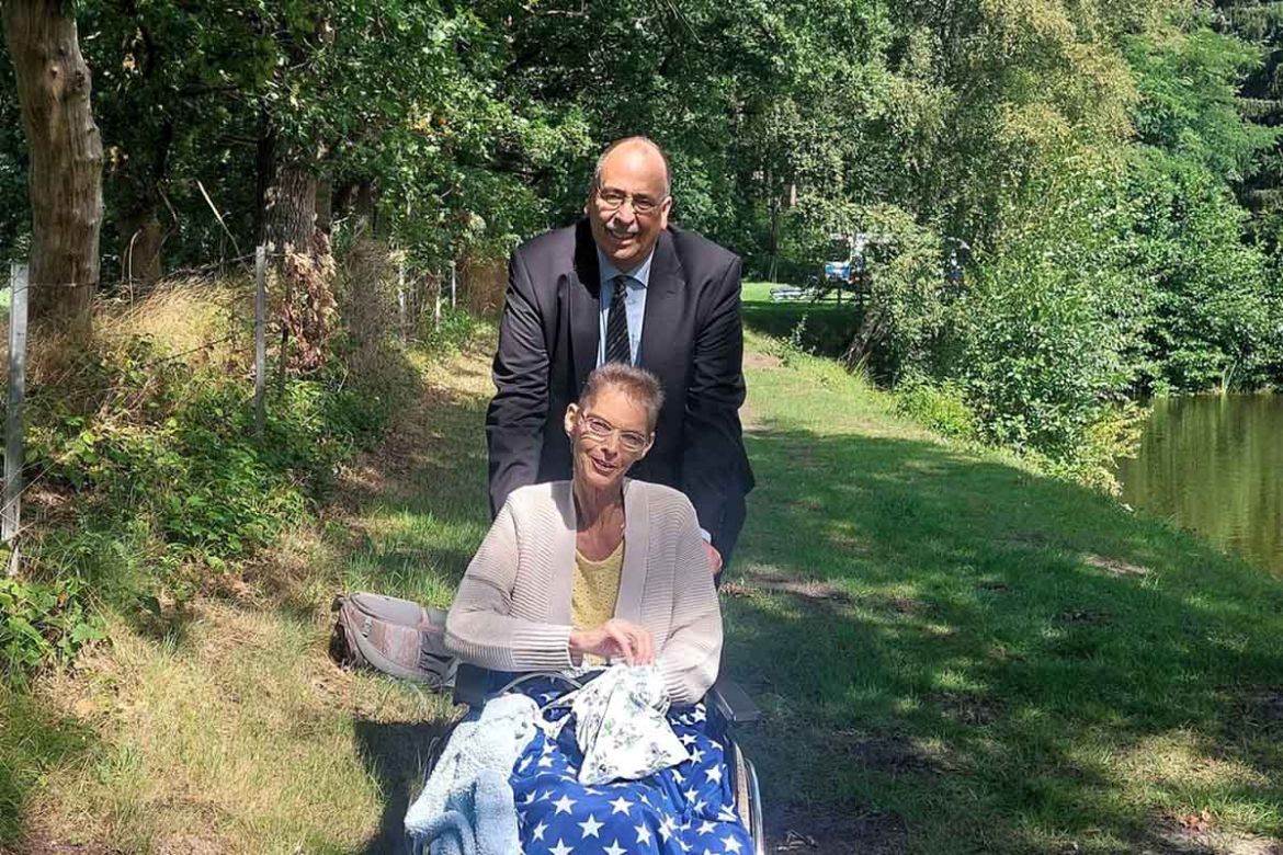 Fahrgast mit Sohn.jpg