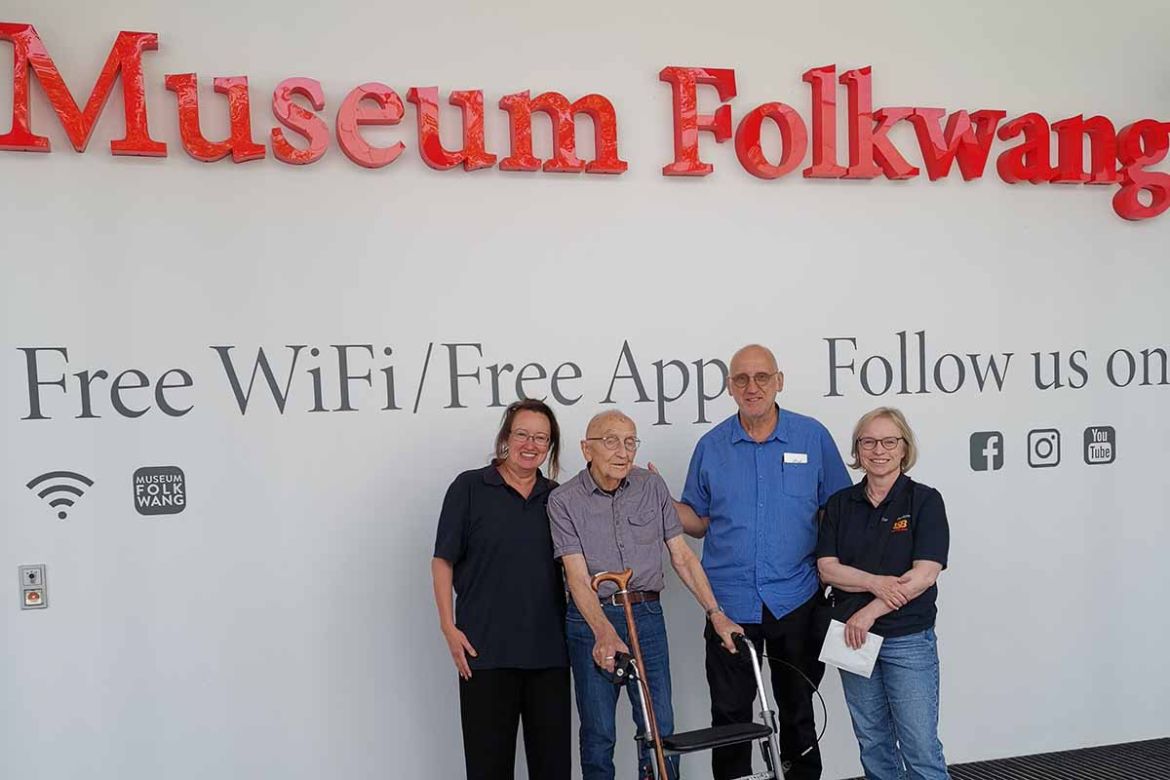 Museum Folkswagen Gruppenfoto.jpg